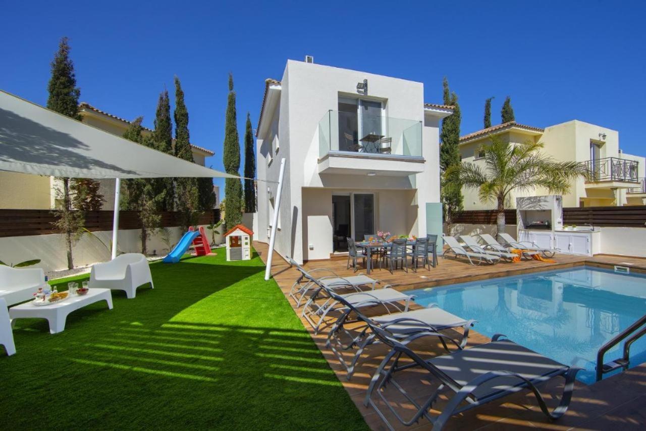Tsokkos Family Villa - Pool Garden 2' Walk To Beach Protaras Bagian luar foto