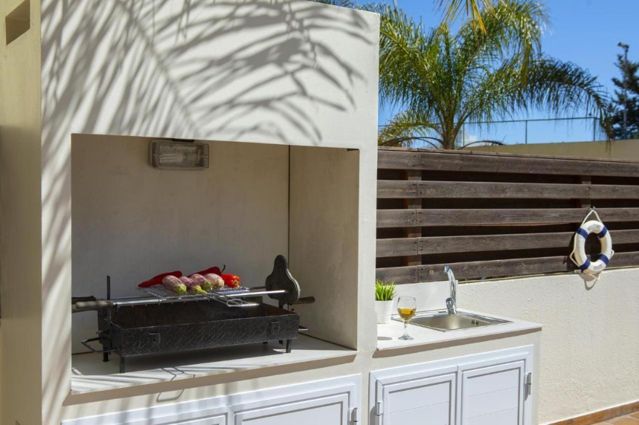 Tsokkos Family Villa - Pool Garden 2' Walk To Beach Protaras Bagian luar foto