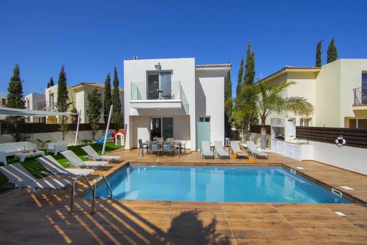 Tsokkos Family Villa - Pool Garden 2' Walk To Beach Protaras Bagian luar foto