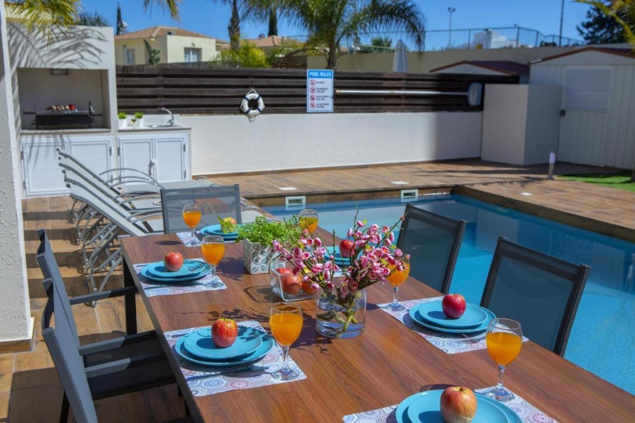 Tsokkos Family Villa - Pool Garden 2' Walk To Beach Protaras Bagian luar foto